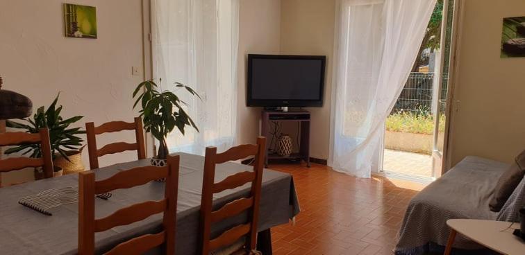 Location Saisonniere Appartement Coursan Buitenkant foto